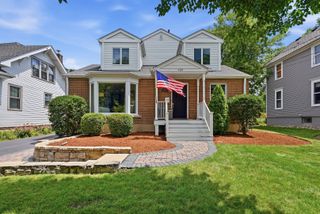 439 North Avenue, Barrington, IL 60010