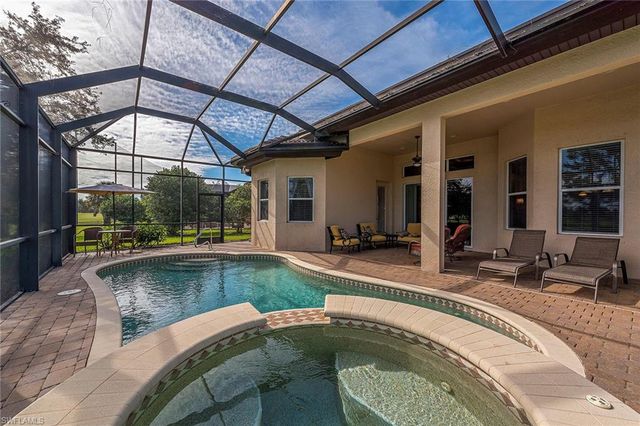 7812 Valencia CT, Naples, FL 34113