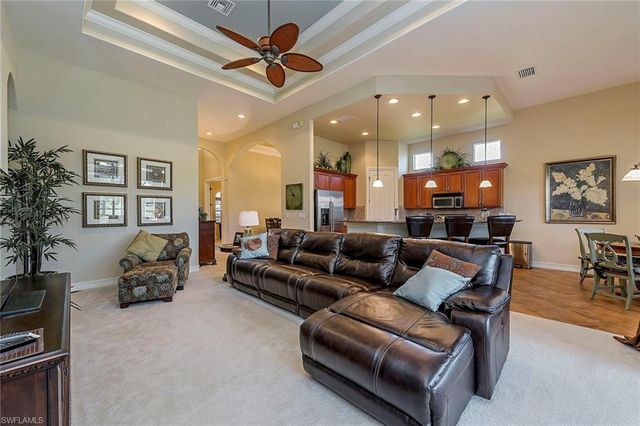 7812 Valencia CT, Naples, FL 34113