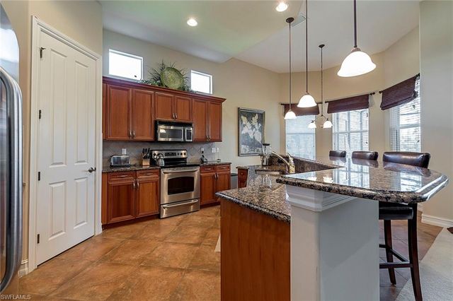 7812 Valencia CT, Naples, FL 34113