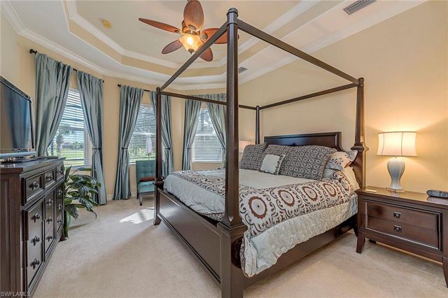 7812 Valencia CT, Naples, FL 34113