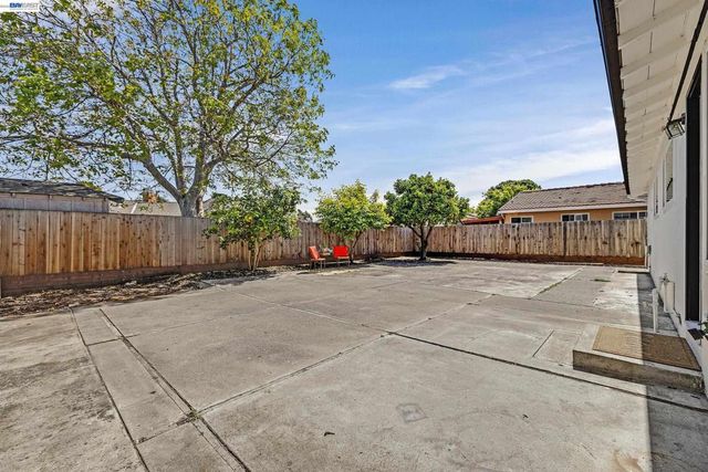 2320 Bermuda Ln, Hayward, CA 94545