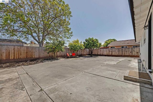 2320 Bermuda Ln, Hayward, CA 94545