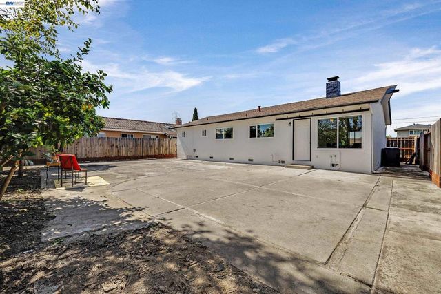 2320 Bermuda Ln, Hayward, CA 94545