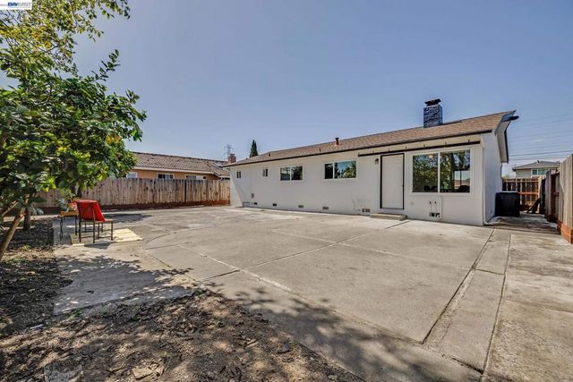 2320 Bermuda Ln, Hayward, CA 94545