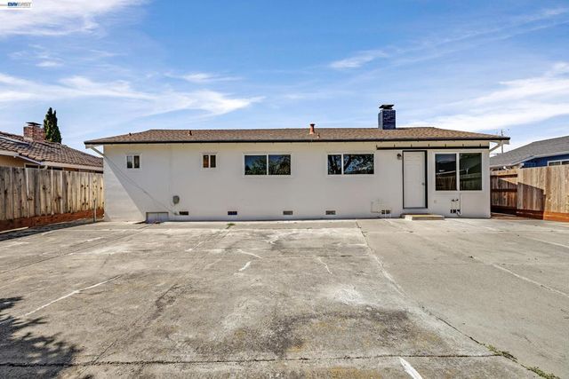 2320 Bermuda Ln, Hayward, CA 94545