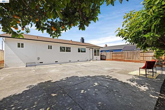 2320 Bermuda Ln, Hayward, CA 94545