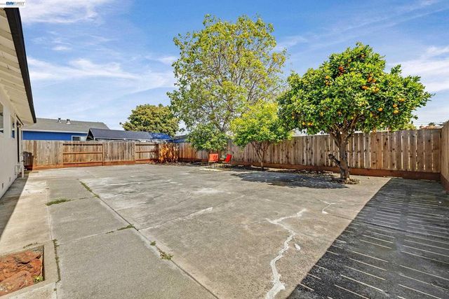 2320 Bermuda Ln, Hayward, CA 94545