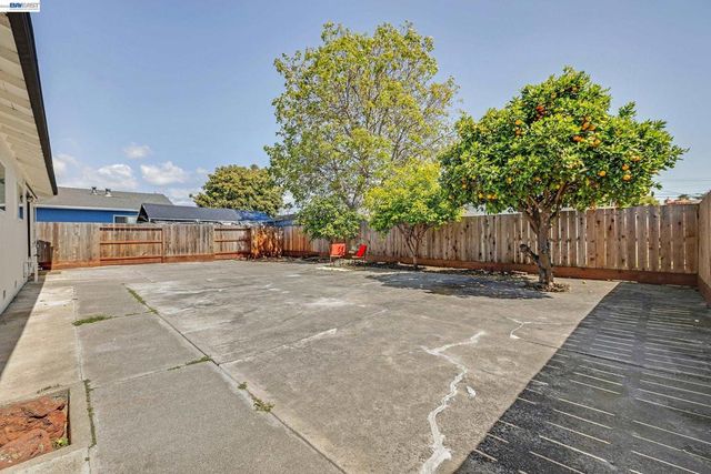 2320 Bermuda Ln, Hayward, CA 94545