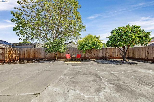 2320 Bermuda Ln, Hayward, CA 94545