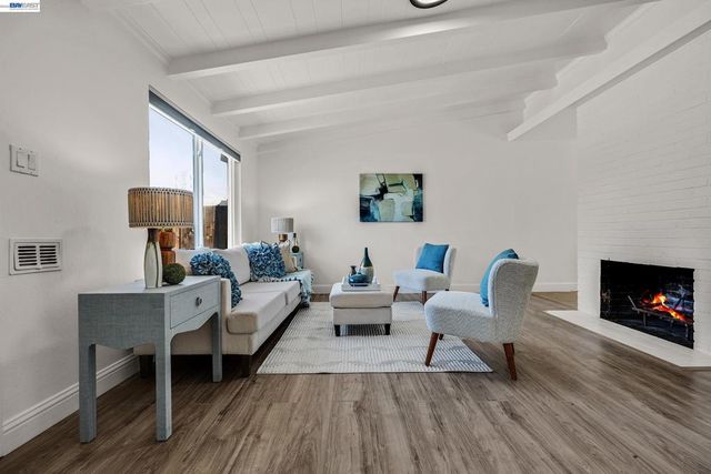 2320 Bermuda Ln, Hayward, CA 94545