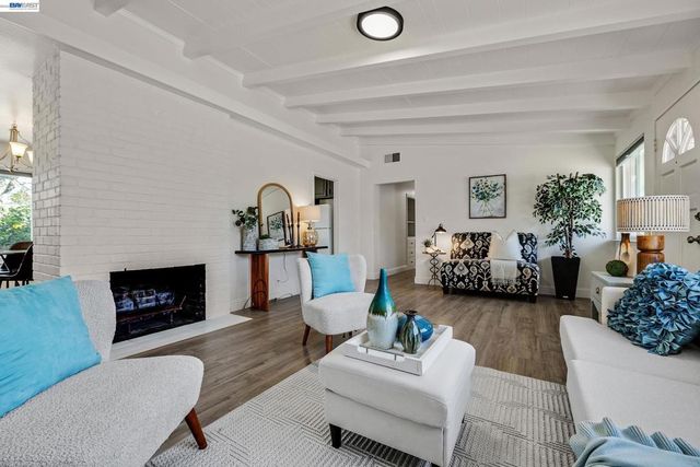 2320 Bermuda Ln, Hayward, CA 94545
