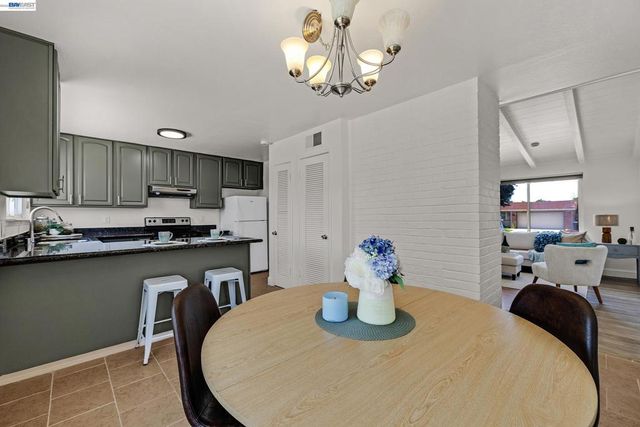 2320 Bermuda Ln, Hayward, CA 94545
