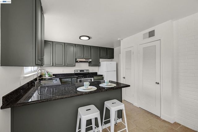 2320 Bermuda Ln, Hayward, CA 94545