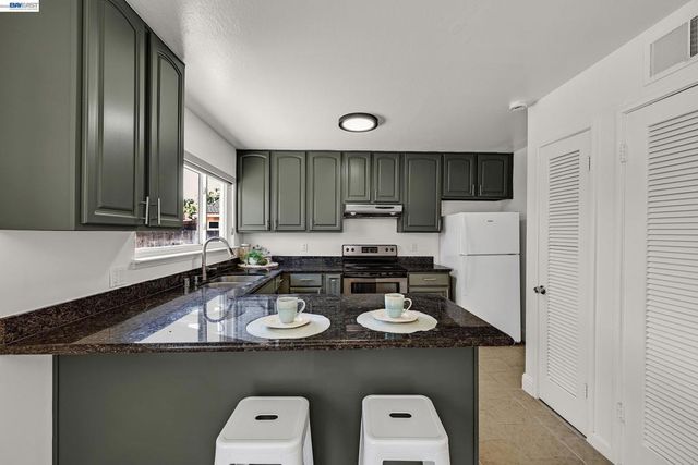 2320 Bermuda Ln, Hayward, CA 94545