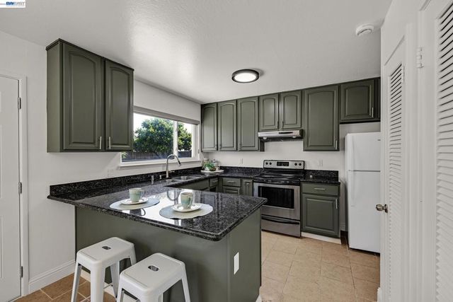 2320 Bermuda Ln, Hayward, CA 94545
