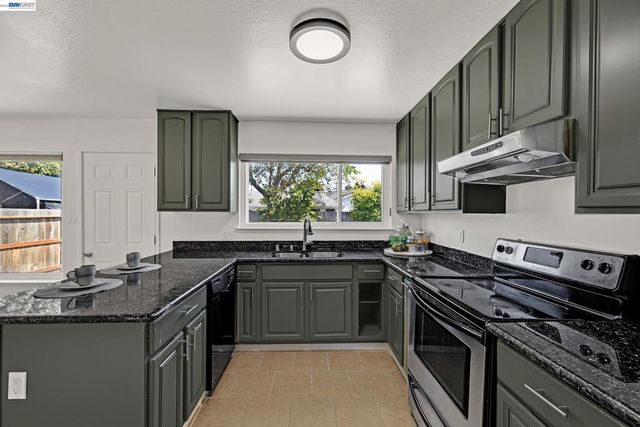 2320 Bermuda Ln, Hayward, CA 94545