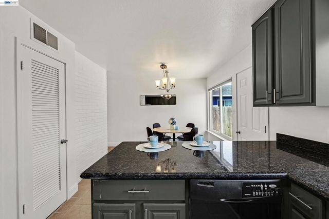 2320 Bermuda Ln, Hayward, CA 94545