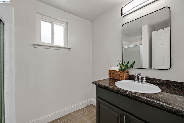 2320 Bermuda Ln, Hayward, CA 94545