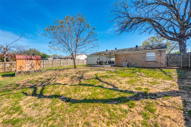 5004 Celtic Drive, Arlington, TX 76017