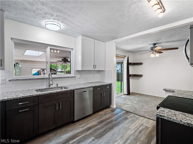 8590 Fairlane Drive, Olmsted Falls, OH 44138