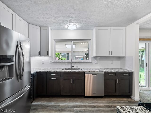 8590 Fairlane Drive, Olmsted Falls, OH 44138