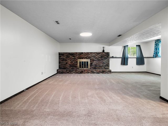 8590 Fairlane Drive, Olmsted Falls, OH 44138