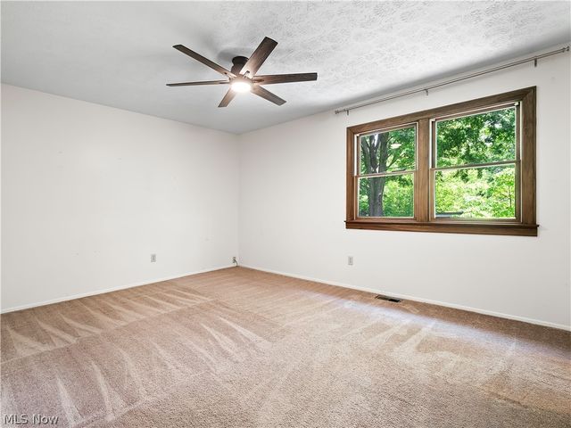 8590 Fairlane Drive, Olmsted Falls, OH 44138