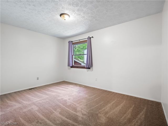 8590 Fairlane Drive, Olmsted Falls, OH 44138