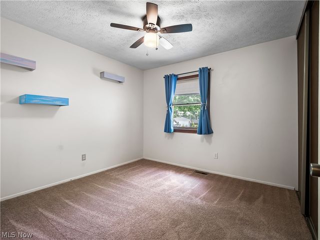 8590 Fairlane Drive, Olmsted Falls, OH 44138
