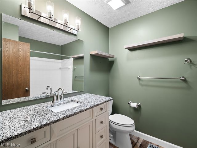 8590 Fairlane Drive, Olmsted Falls, OH 44138