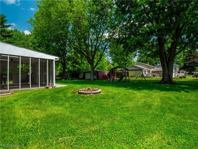 8590 Fairlane Drive, Olmsted Falls, OH 44138