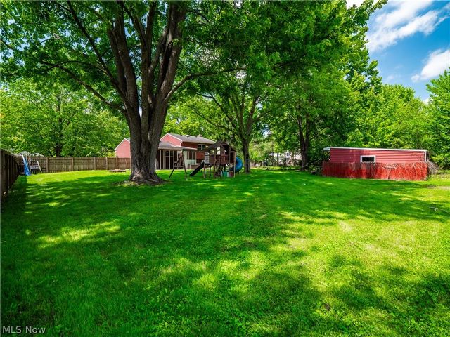 8590 Fairlane Drive, Olmsted Falls, OH 44138
