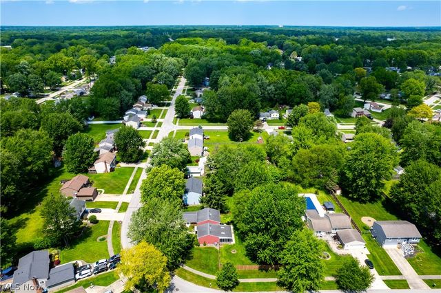 8590 Fairlane Drive, Olmsted Falls, OH 44138