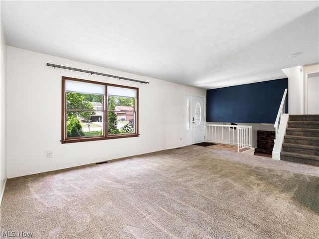8590 Fairlane Drive, Olmsted Falls, OH 44138
