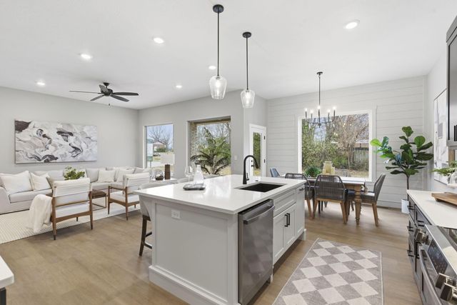 5214 S Logan Drive, Battlefield, MO 65619