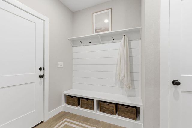 5214 S Logan Drive, Battlefield, MO 65619