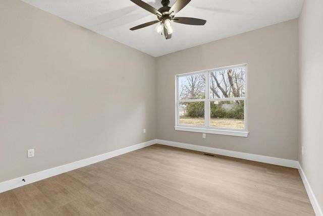 5214 S Logan Drive, Battlefield, MO 65619