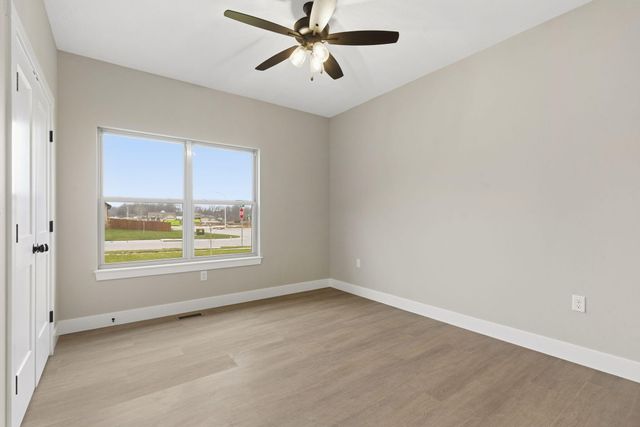 5214 S Logan Drive, Battlefield, MO 65619