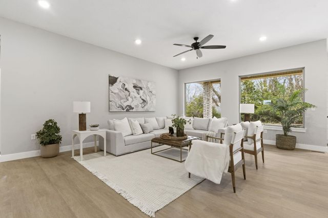 5214 S Logan Drive, Battlefield, MO 65619