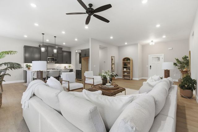 5214 S Logan Drive, Battlefield, MO 65619