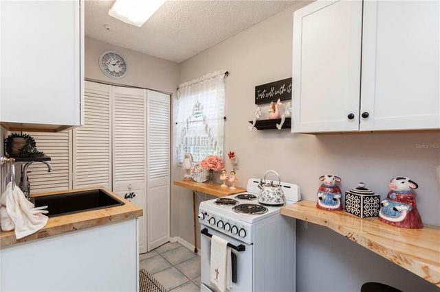 6043 WILDS DRIVE 2B, New Port Richey, FL 34653