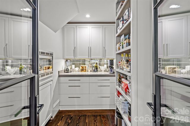 727 Colville Road, Charlotte, NC 28207