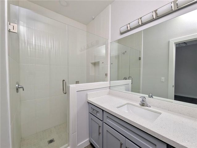 912 W Kohala Avenue, Alton, TX 78573