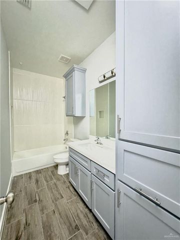 912 W Kohala Avenue, Alton, TX 78573