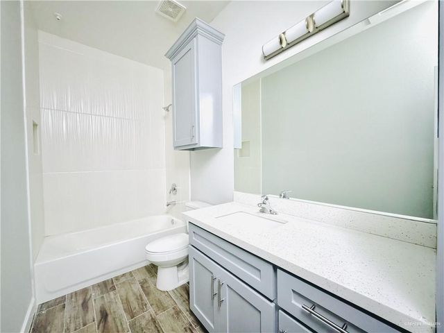 912 W Kohala Avenue, Alton, TX 78573
