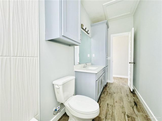 912 W Kohala Avenue, Alton, TX 78573
