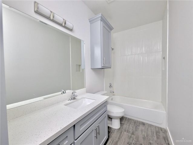 912 W Kohala Avenue, Alton, TX 78573