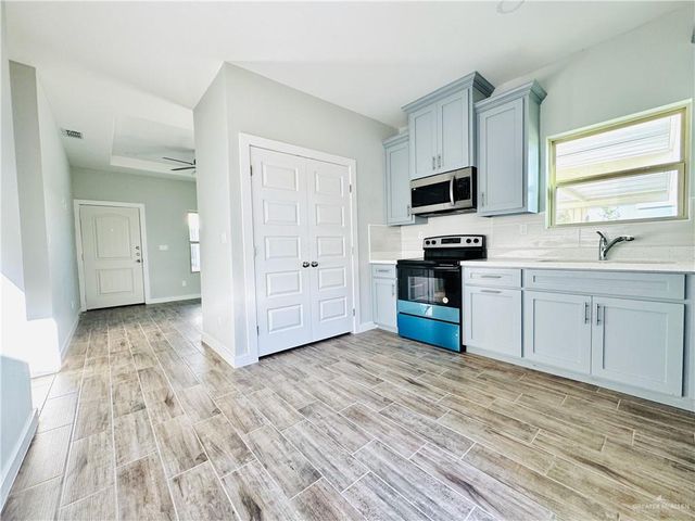 912 W Kohala Avenue, Alton, TX 78573