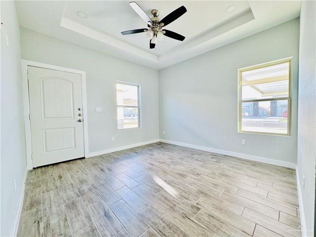 912 W Kohala Avenue, Alton, TX 78573